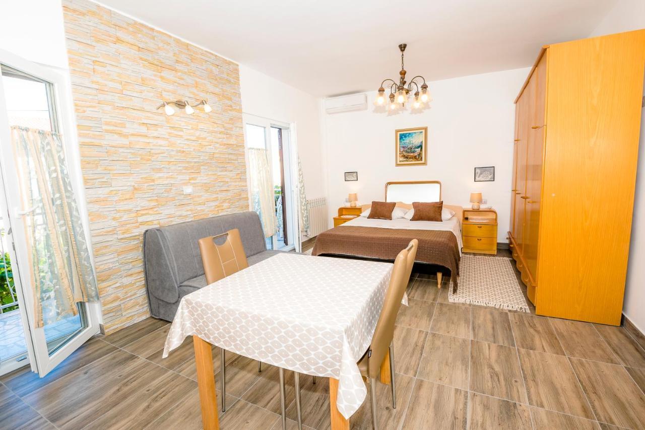 Guest House Ab Adria Home Ρόβινι Εξωτερικό φωτογραφία
