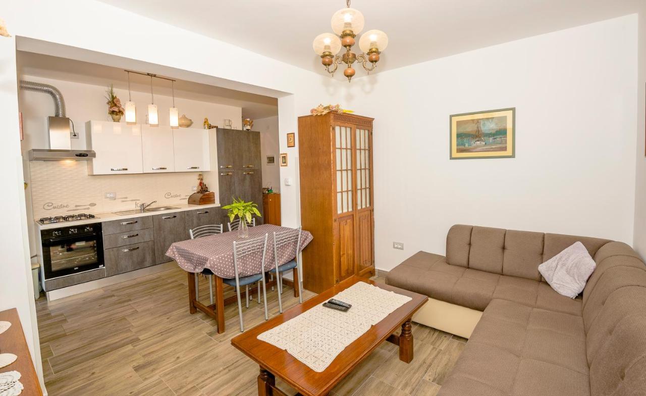 Guest House Ab Adria Home Ρόβινι Εξωτερικό φωτογραφία