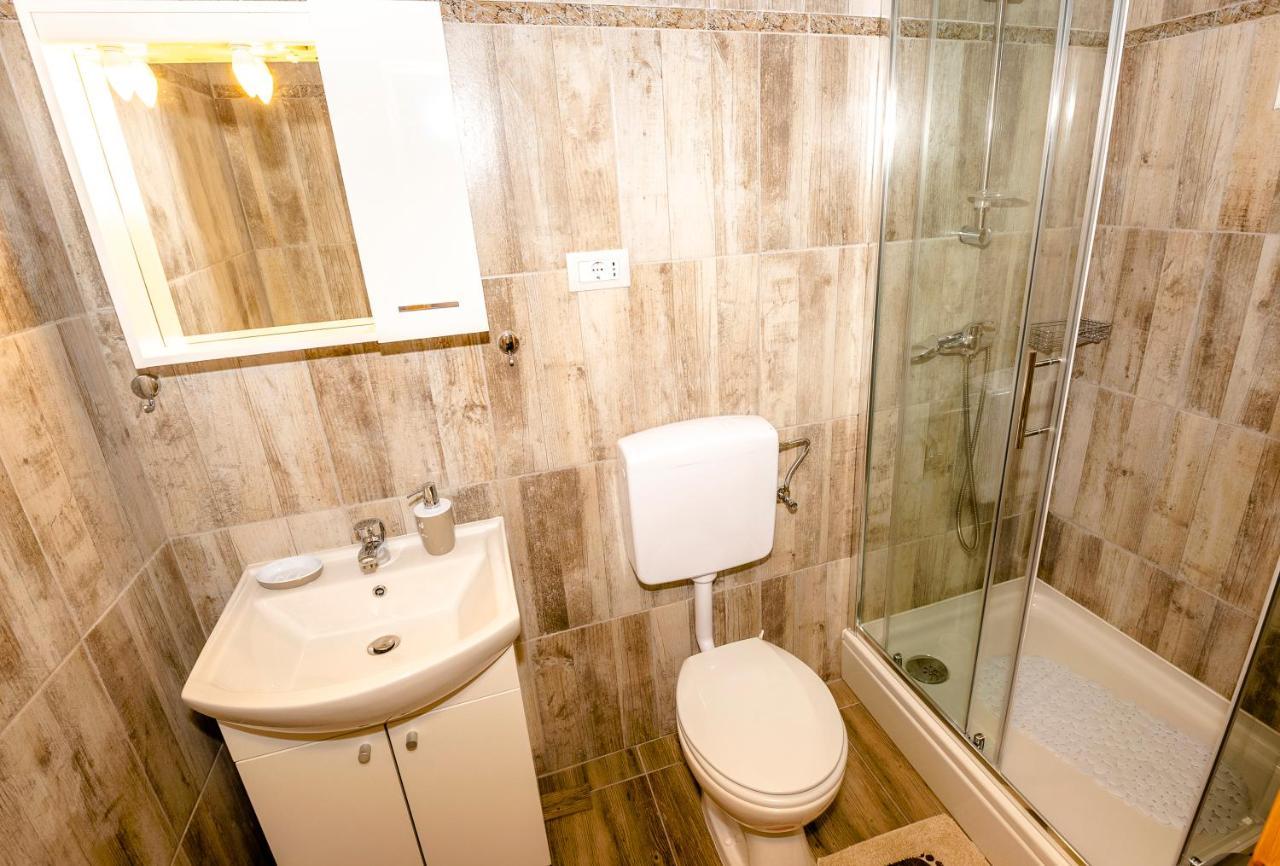Guest House Ab Adria Home Ρόβινι Εξωτερικό φωτογραφία